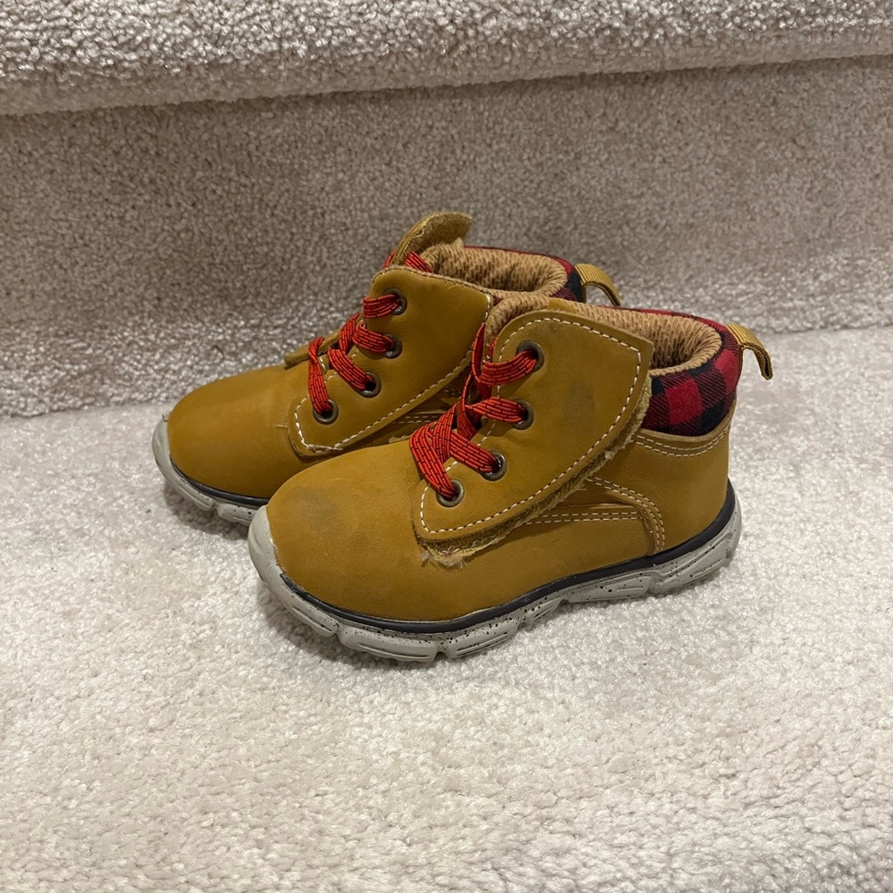 Wonder Nation baby boy boots/shoes size 6